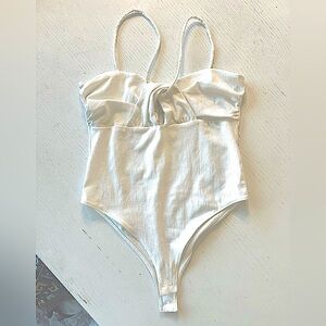 Feminine & pretty⭐️ZARA Creamy White Skinny Strap Twist Front Cutout Bodysuit L